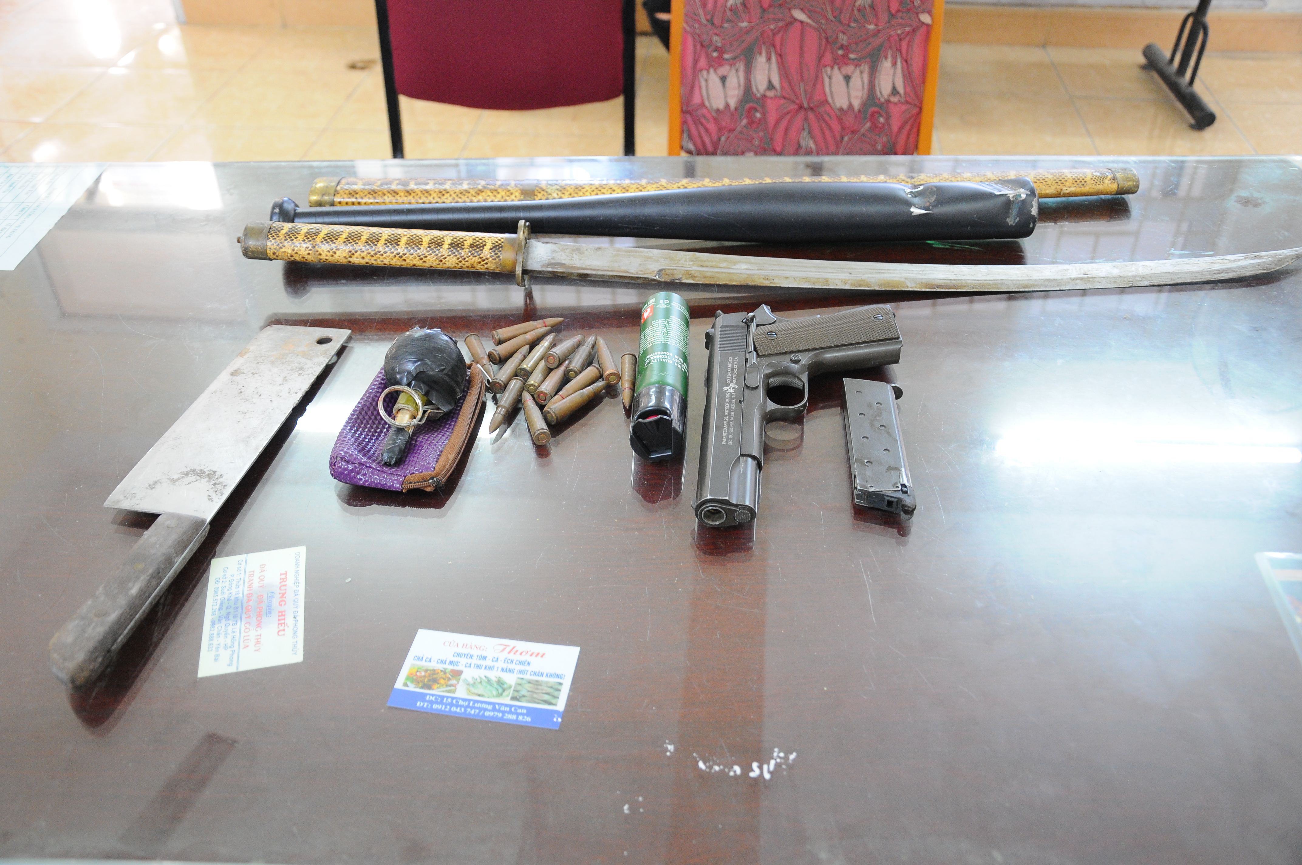 Công an phường Vạn Mỹ: Đẩy mạnh vận động nhân dân gian nộp vũ khí vật liệu nổ, công cụ hỗ trợ